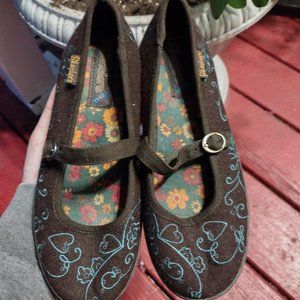 Skechers Brown and Teal. Embroidered Mary Janes Size 7
